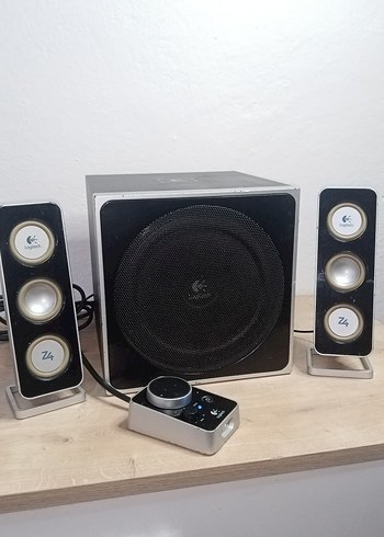 Logitech Z4 ses sistemi