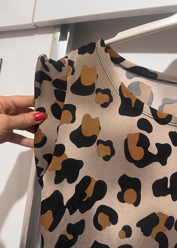Kahverengi Leopar Desenli Kolsuz Bluz - Görsel 3