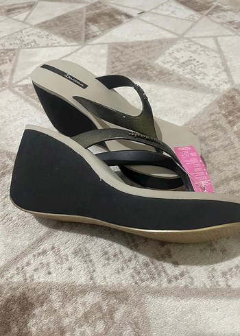 Gri Kadın Dolgu Topuklu Terlik - Görsel 2