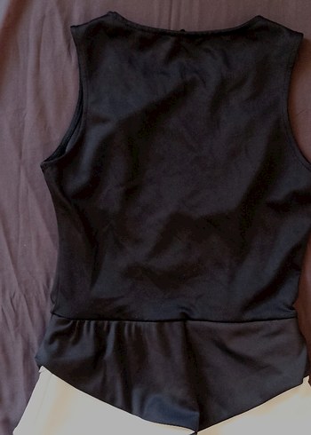 Siyah Kemer Detaylı Kolsuz Kadın Üst - Görsel 2