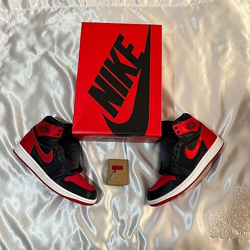 NİKE AİR JORDAN 1 RETRO