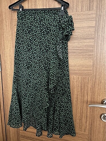 Bershka Kadın Çiçekli Etek