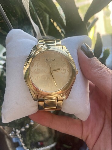 Guess Saat