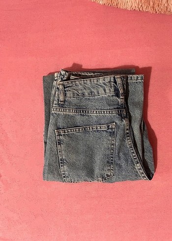 36 Beden Bol Kesim Yırtık Kot Pantolon