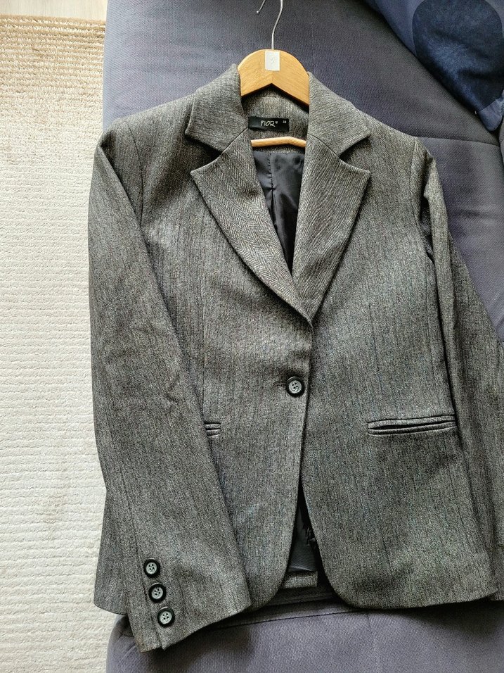 Gri Düğmeli Kadın Ceket - Görsel 3