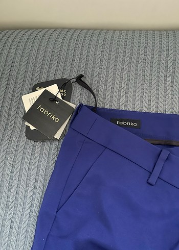 FABRİKA ETİKETLİ Saks Mavi Fermuarlı Regular Fit Kumaş Pantolon - Görsel 3