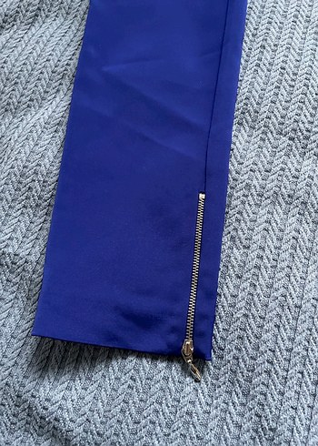 FABRİKA ETİKETLİ Saks Mavi Fermuarlı Regular Fit Kumaş Pantolon - Görsel 4