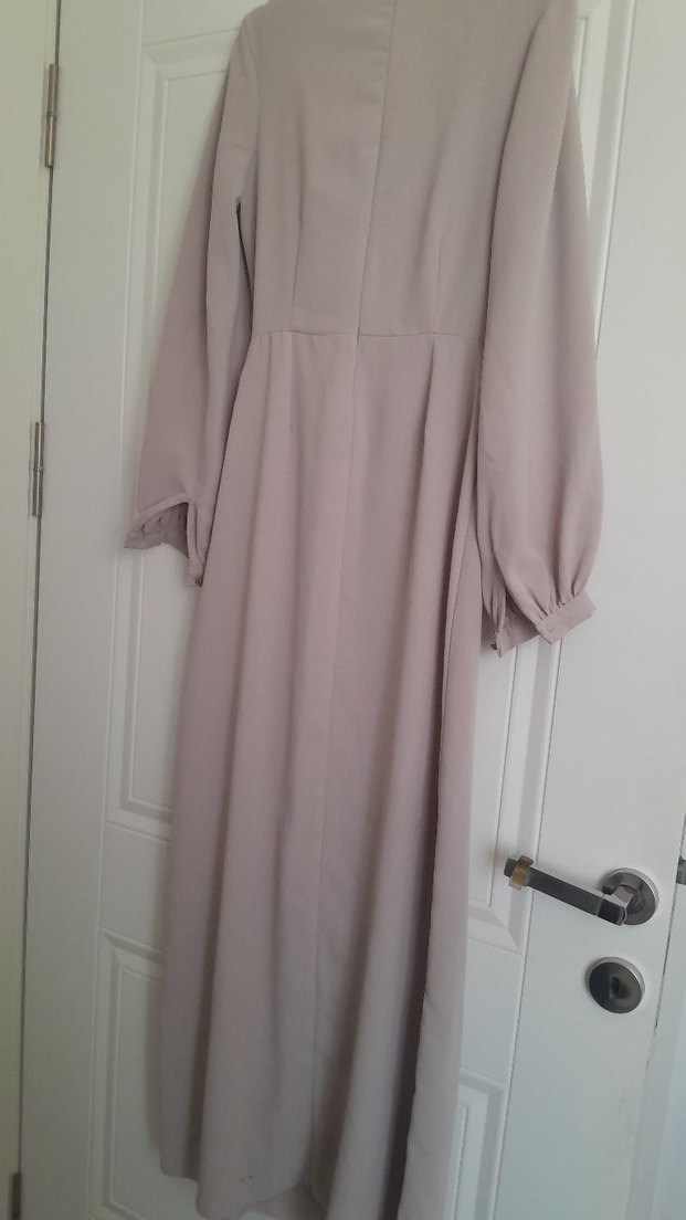 Bej Saten Görünümlü tesettür elbise - Görsel 2