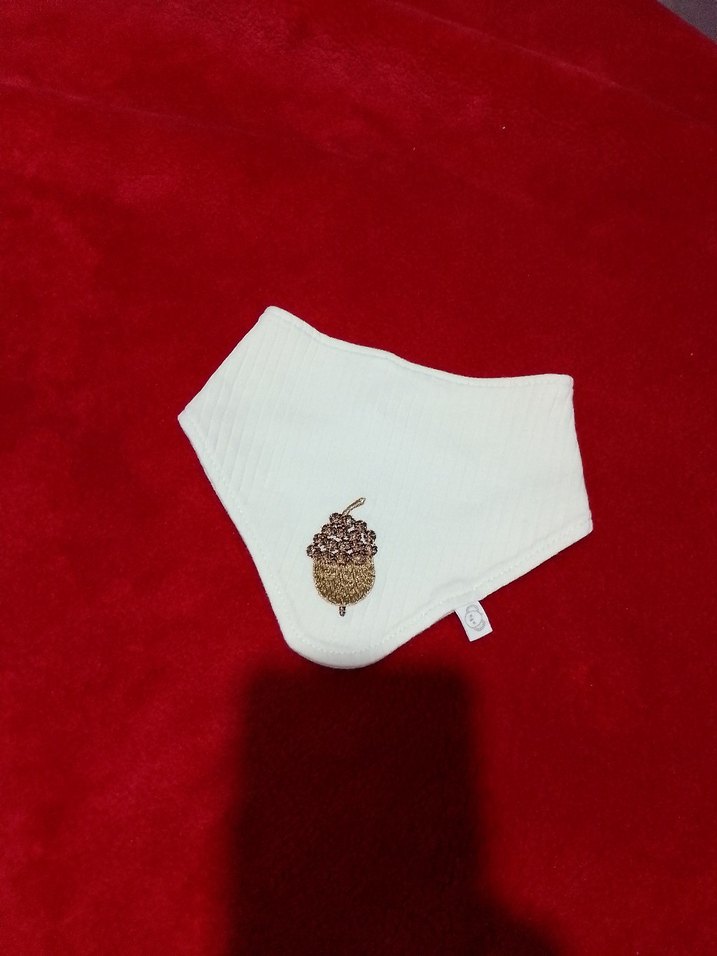 krem Nakışlı Bebek Önlüğü - Görsel 2