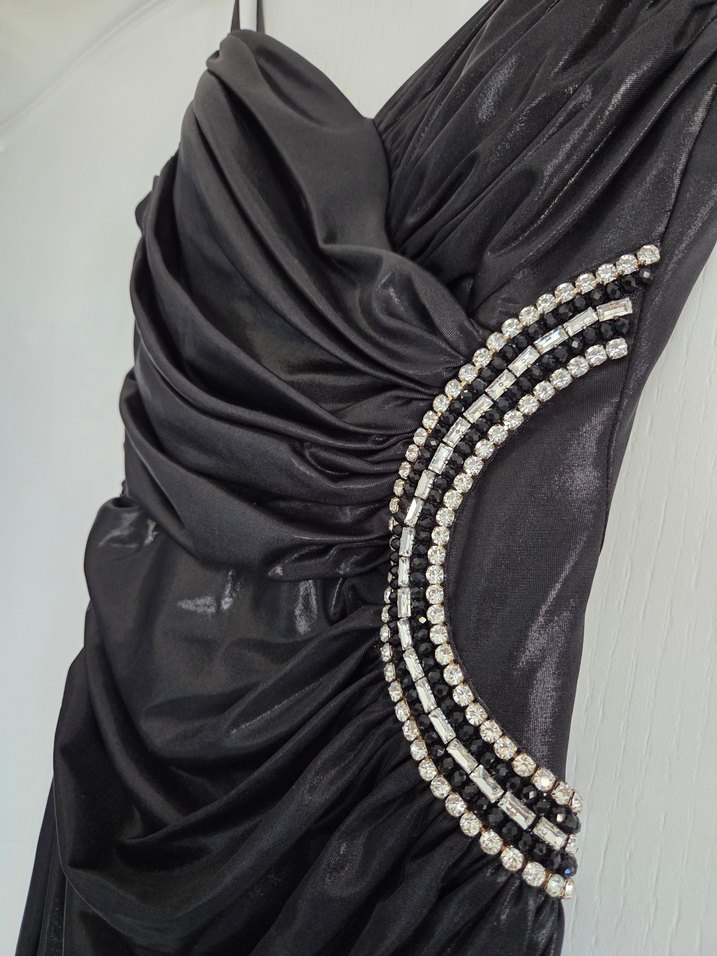 Siyah Drapeli Uzun İnce Askılı Gece Elbisesi - Görsel 4