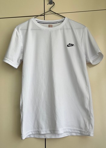 Nike Beyaz Erkek Kısa Kollu Tişört