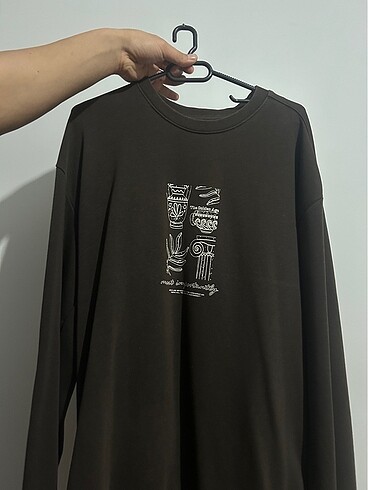 Sweatshirt