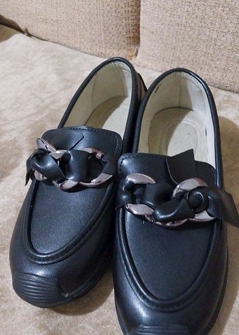 Kızlar için Tokalı Siyah Loafer Ayakkabı