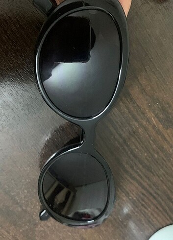 Calvin Klein güneş gözlüğü