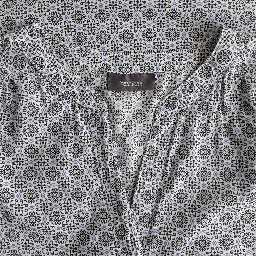 V Yaka Düğmeli Kısa Kollu Bluz - Görsel 4