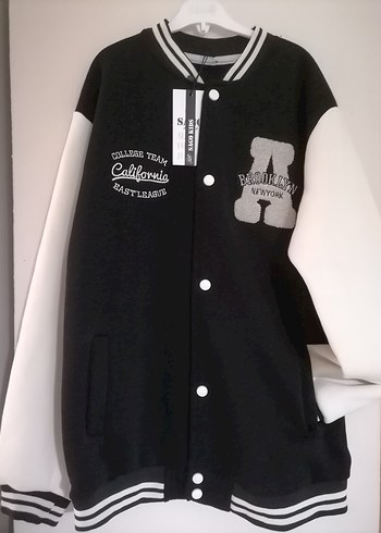 Siyah Krem Nakışlı Çıtçıtlı Uzun Kollu Unisex Kolej Ceket..