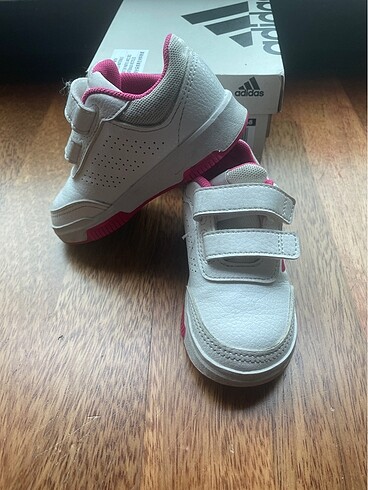 22 Beden Adidas spor ayakkabı