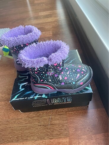 33 Beden Skechers ışıklı suya dayanıklı