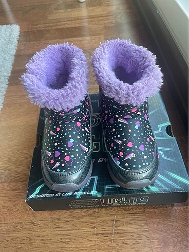 Skechers ışıklı suya dayanıklı