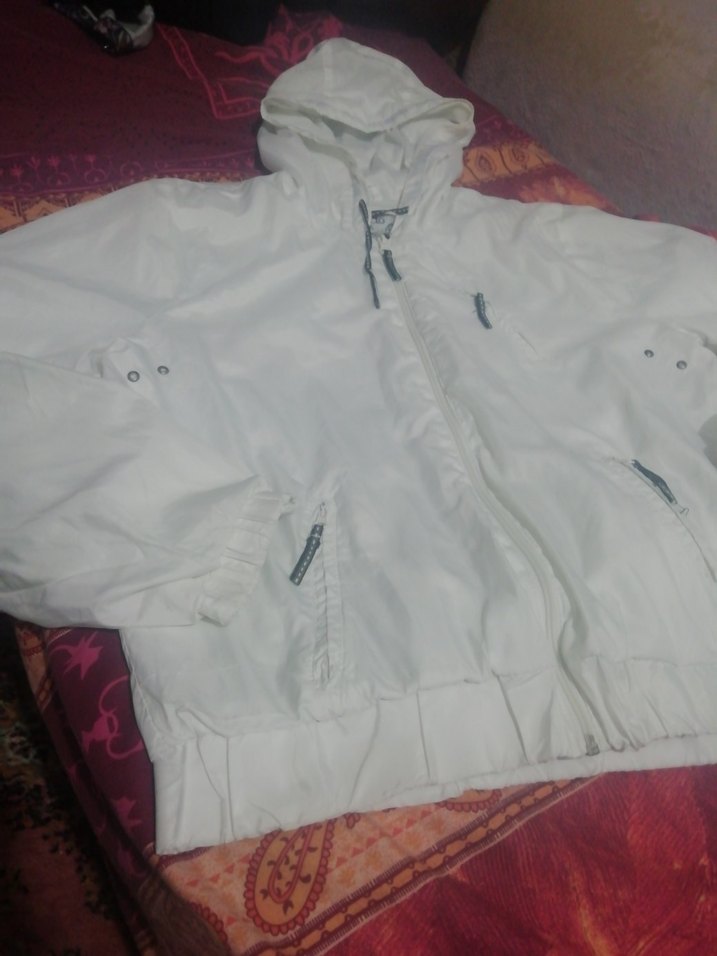 Defacto marka, kapüşonlu astarli yağmurluk, sıfır gibi,200 TL - Görsel 3