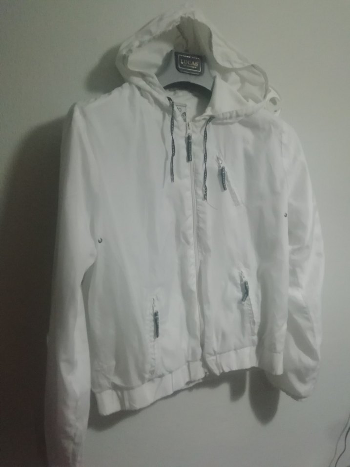 Defacto marka, kapüşonlu astarli yağmurluk, sıfır gibi,200 TL - Görsel 2