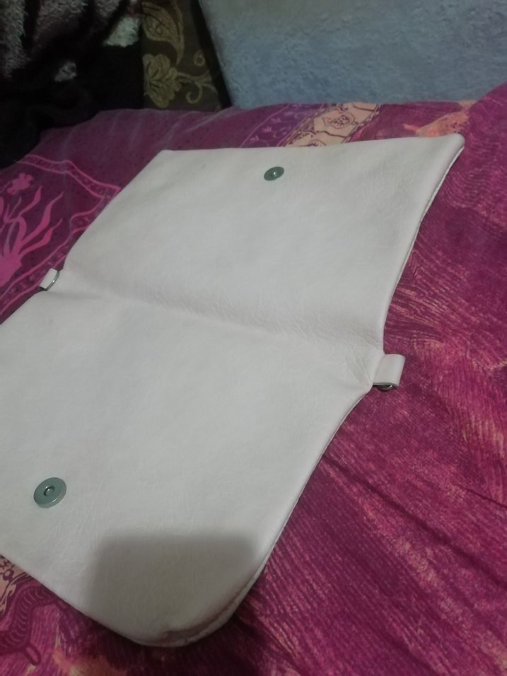 Düğmeli Beyaz Nakışlı Bohem Kadın Portföy Çanta, 40 TL - Görsel 4