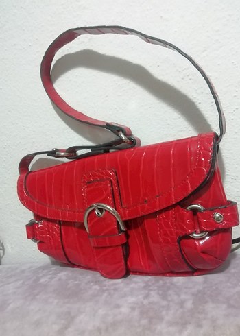 Kırmızı Deri Yılan Desenli Tokalı Çanta, sıfır ürün 65tl - Görsel 2