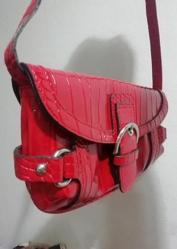 Kırmızı Deri Yılan Desenli Tokalı Çanta, sıfır ürün 65tl - Görsel 3