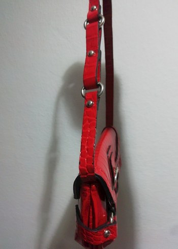 Kırmızı Deri Yılan Desenli Tokalı Çanta, sıfır ürün 65tl - Görsel 4