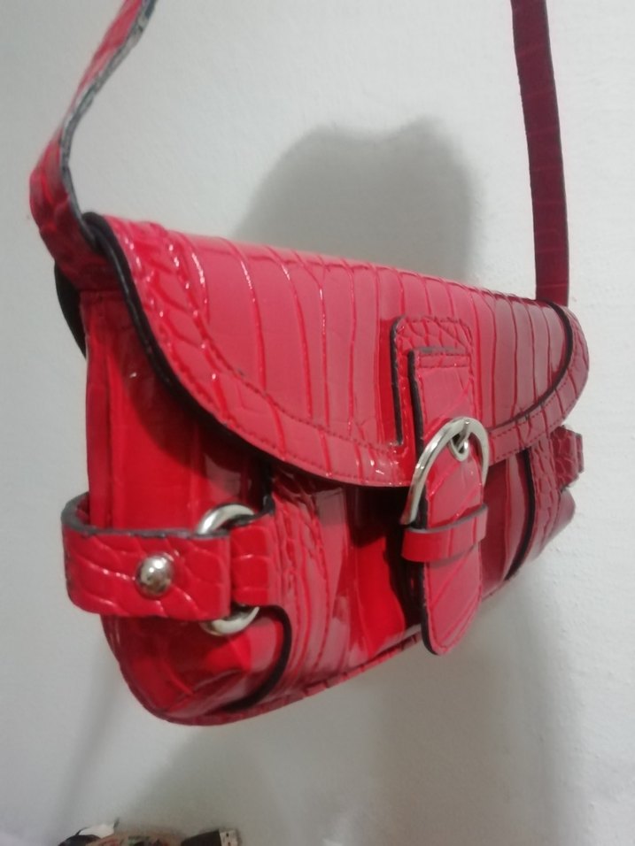 Kırmızı Deri Yılan Desenli Tokalı Çanta, sıfır ürün 65tl - Görsel 3