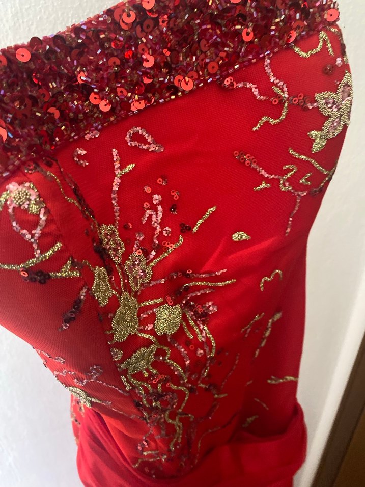 Kırmızı Nakışlı Uzun Abiye Elbise - Görsel 3