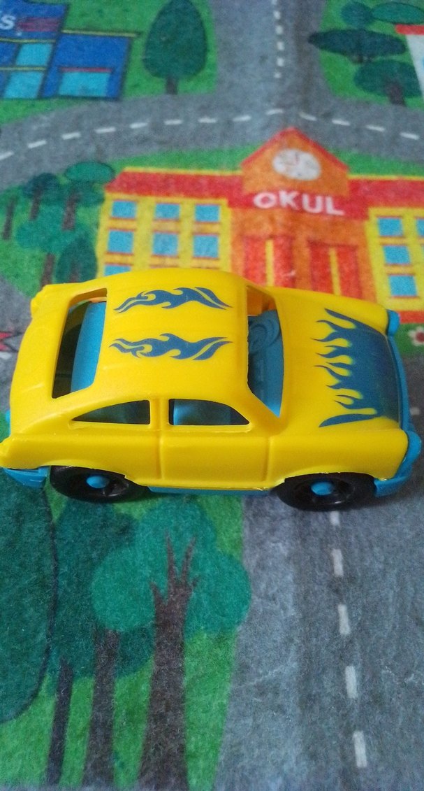 Renkli Çocuk Halısı - Sarı Araba Temalı - Görsel 2