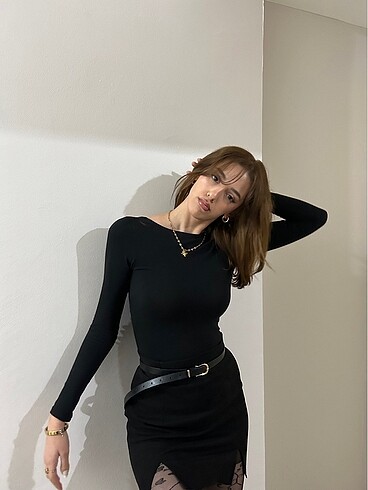 Sırtı açık bluz