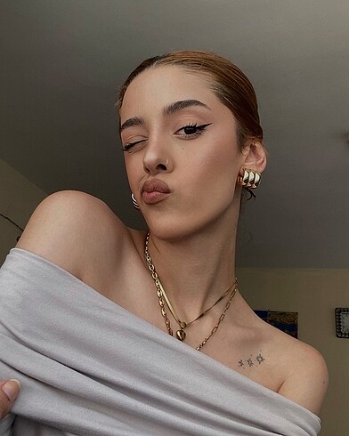 s Beden Krem madonna yaka bluz