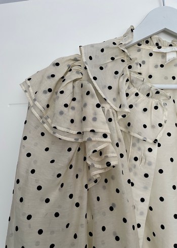 Puantiye desenli fırfırlı beyaz bluz - Görsel 3