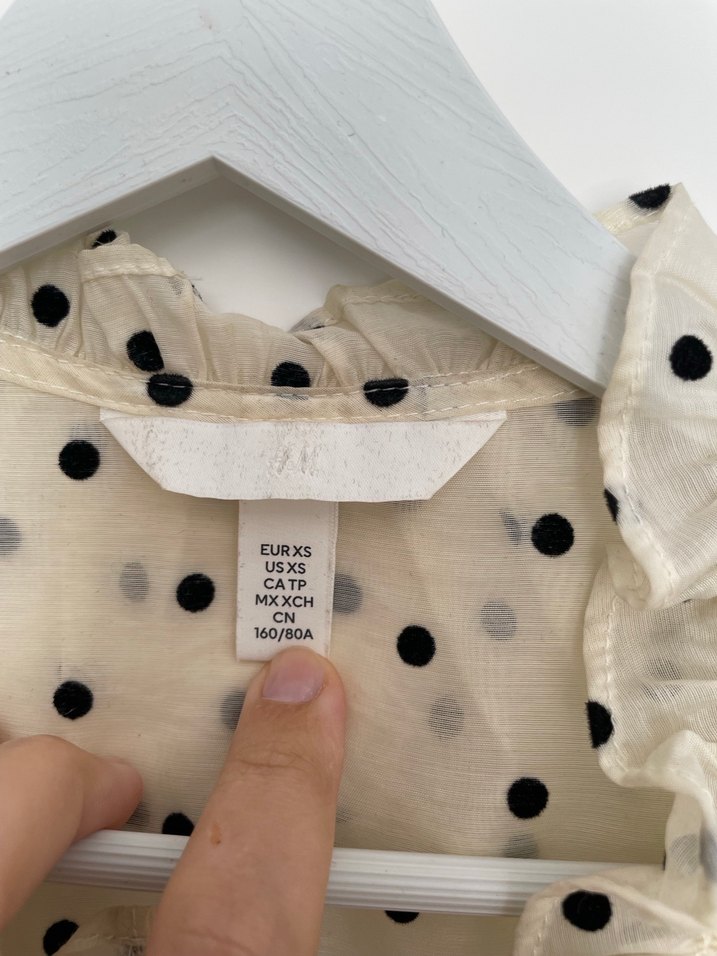 Puantiye desenli fırfırlı beyaz bluz - Görsel 5