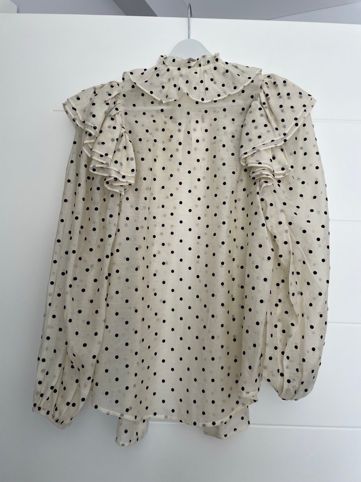 Puantiye desenli fırfırlı beyaz bluz - Görsel 2