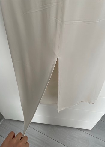 Drapeli Beyaz Uzun Elbise - Görsel 5