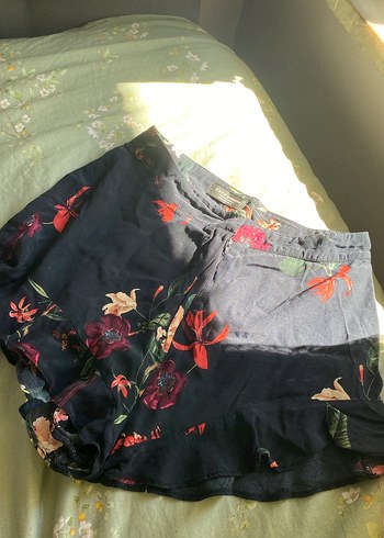 Zara şort etek kullanılmamıştır