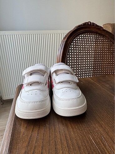 25 Beden beyaz Renk Adidas kız çocuk ayakkabı