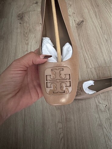 38 Beden ten rengi Renk Tory Burch babet