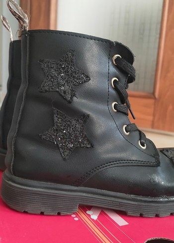 Kız Çocuk Siyah 29 no bot - Görsel 2