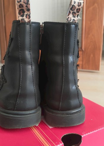 Kız Çocuk Siyah 29 no bot - Görsel 4