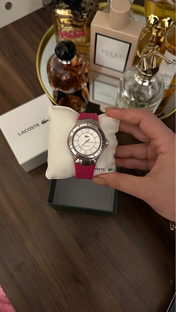 Lacoste saat