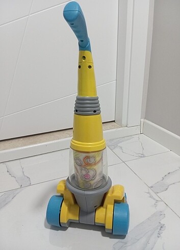 Oyuncak süpürge 