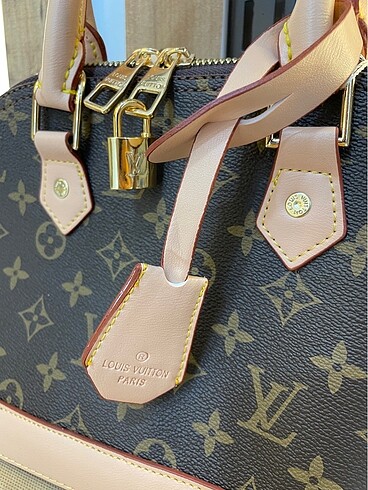 Louis Vuitton Louis Vuitton Alma Bag