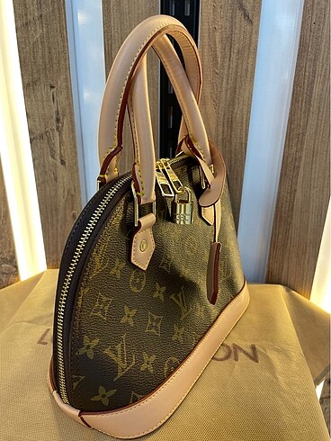  Beden kahverengi Renk Louis Vuitton Alma Bag