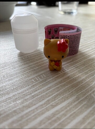 Hello Kitty altın figür