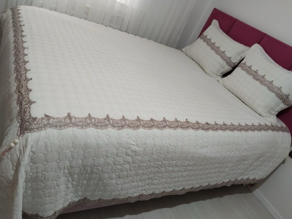 İşlemeli Beyaz Yatak Örtüsü ve Yastık Kılıfları - Görsel 2