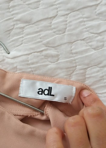 Bej Kemerli Uzun Kolsuz Elbise - Görsel 5